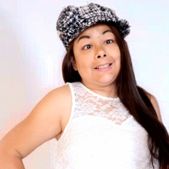 LE CHATEAU WOMENS BLA K & WHITE ROSE ON SIDE HAT - Picture 8 of 11